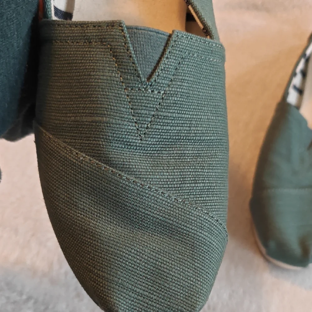 TOMS Women's 9 in Forest Green - Picture 5 of 8